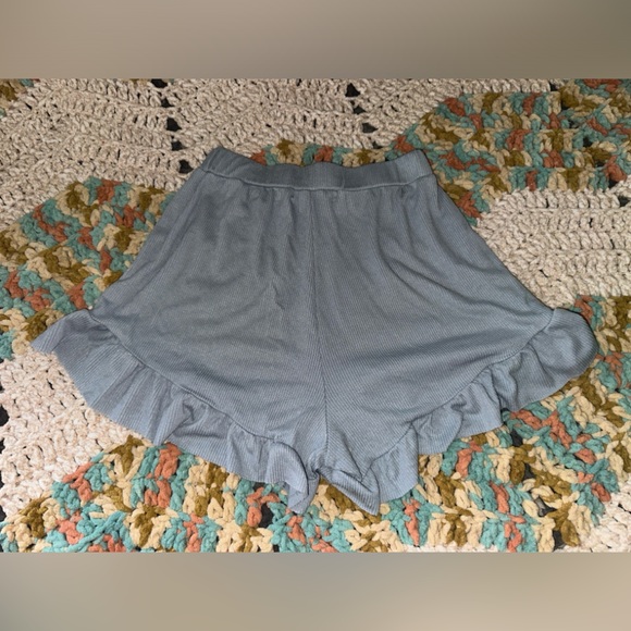 Quiet storm Ruffled shorts - Picture 2 of 3